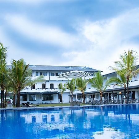 Coco Royal Beach Resort Kalutara Exterior photo
