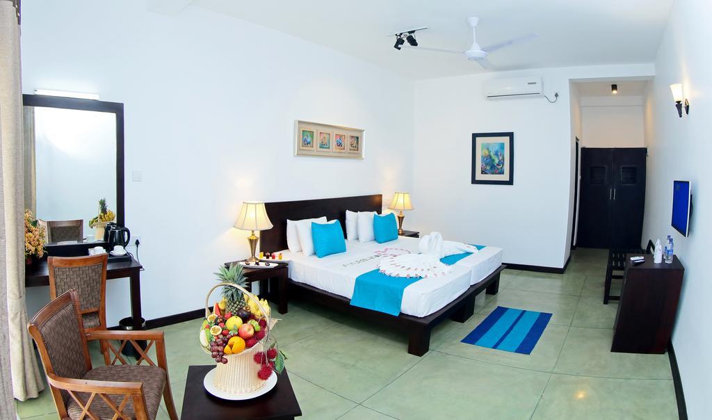 Coco Royal Beach Resort Kalutara Exterior photo