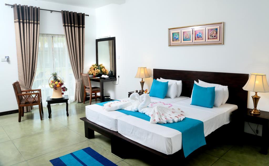 Coco Royal Beach Resort Kalutara Exterior photo