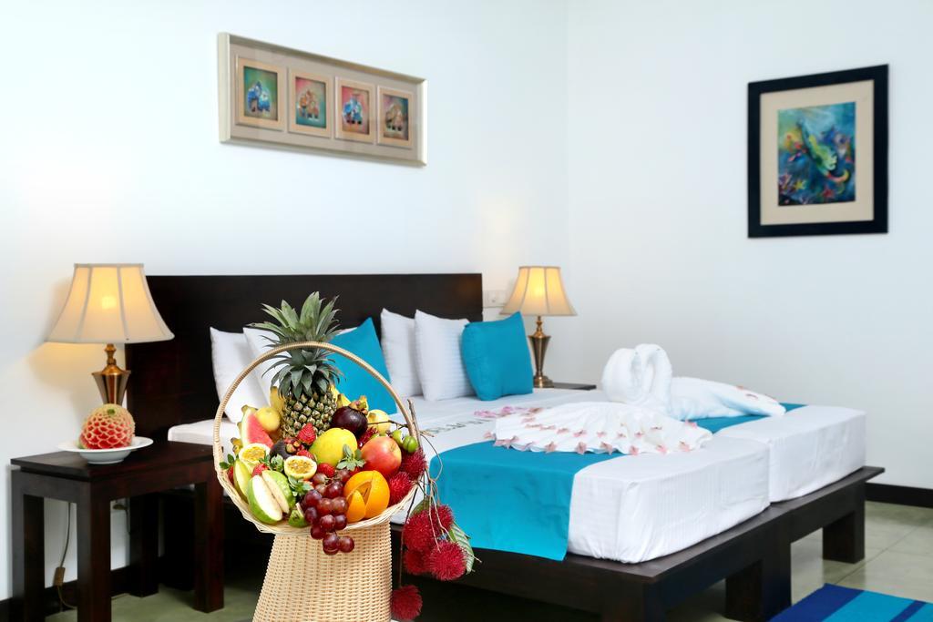 Coco Royal Beach Resort Kalutara Exterior photo