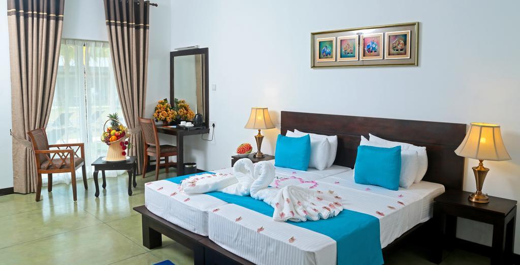 Coco Royal Beach Resort Kalutara Exterior photo