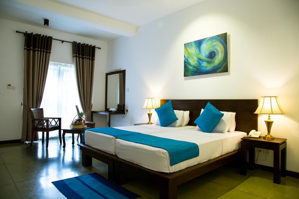 Coco Royal Beach Resort Kalutara Exterior photo