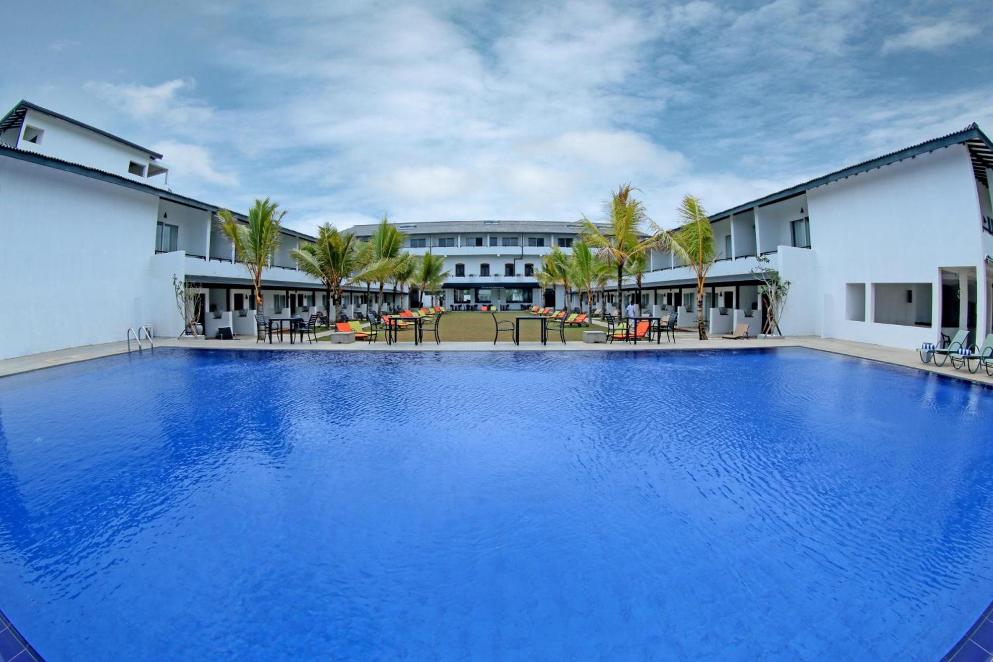 Coco Royal Beach Resort Kalutara Exterior photo