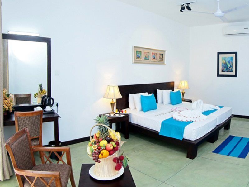 Coco Royal Beach Resort Kalutara Exterior photo